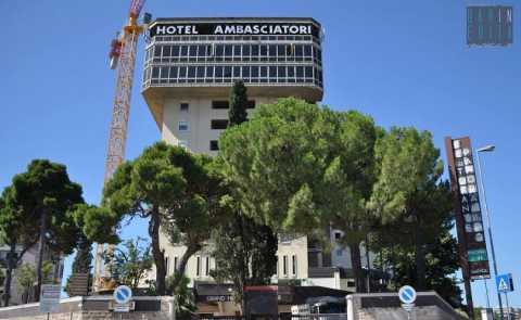 Ambasciatori, dal 2017 addio agli ultimi ricordi dell'hotel: ospiter uffici e abitazioni